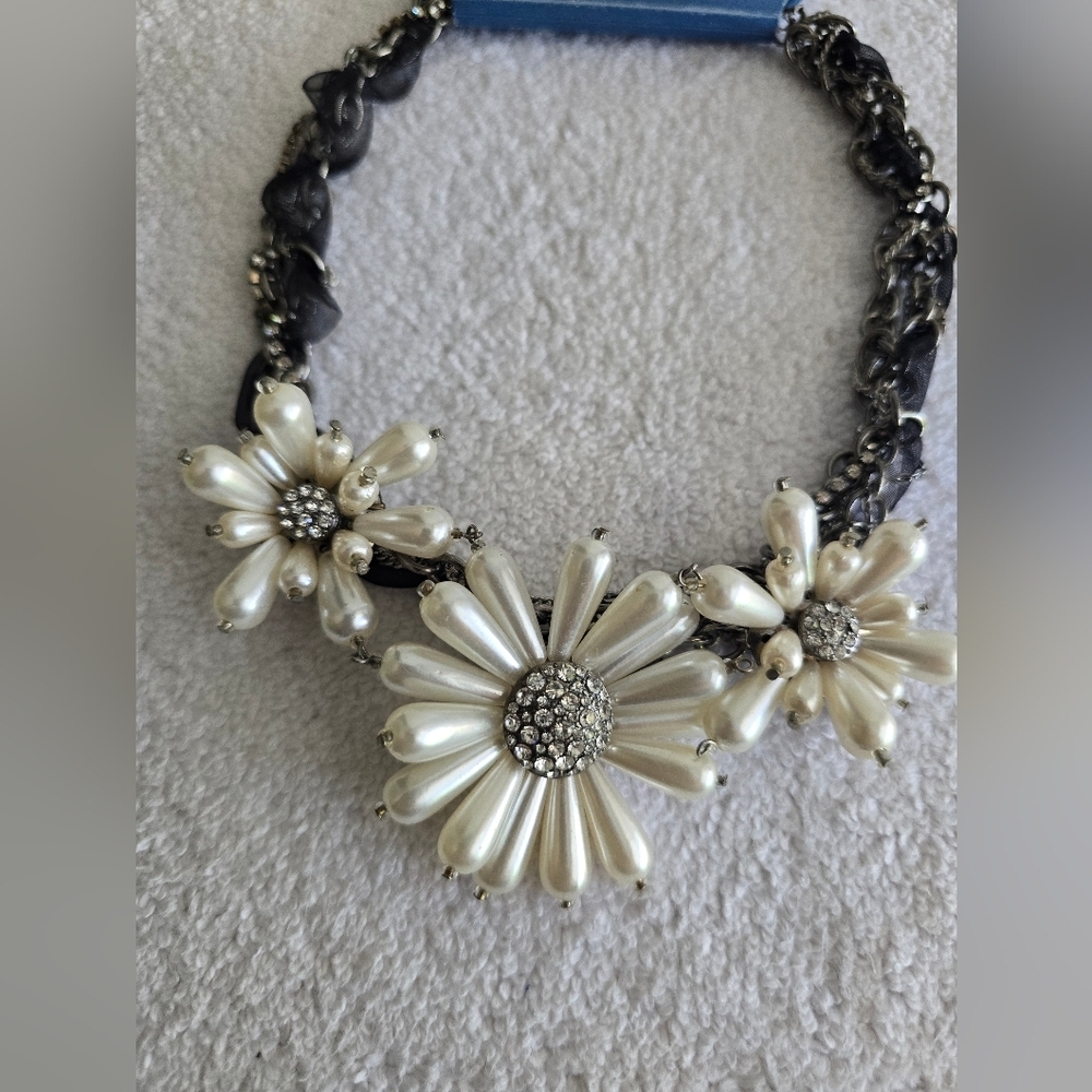 Kohl's Simply Vera Black and Cream Floral Necklace - Picture 8 of 9
